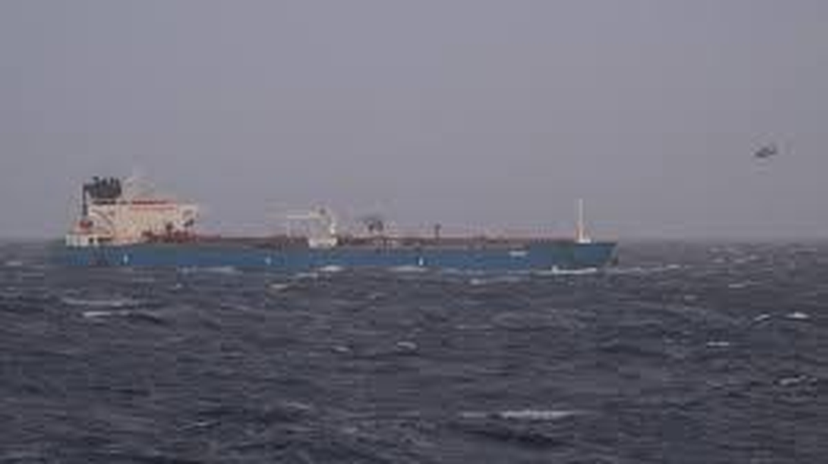 Esta foto difundida por el Estado Mayor de la Defensa francesa el 22 de enero de 2026 muestra un helicóptero de la Armada francesa sobrevolando el petrolero Grinch en el mar Mediterráneo. | GENTILEZA AFP Esta foto difundida por el Estado Mayor de la Defensa francesa el 22 de enero de 2026 muestra un helicóptero de la Armada francesa sobrevolando el petrolero Grinch en el mar Mediterráneo. | GENTILEZA AFP