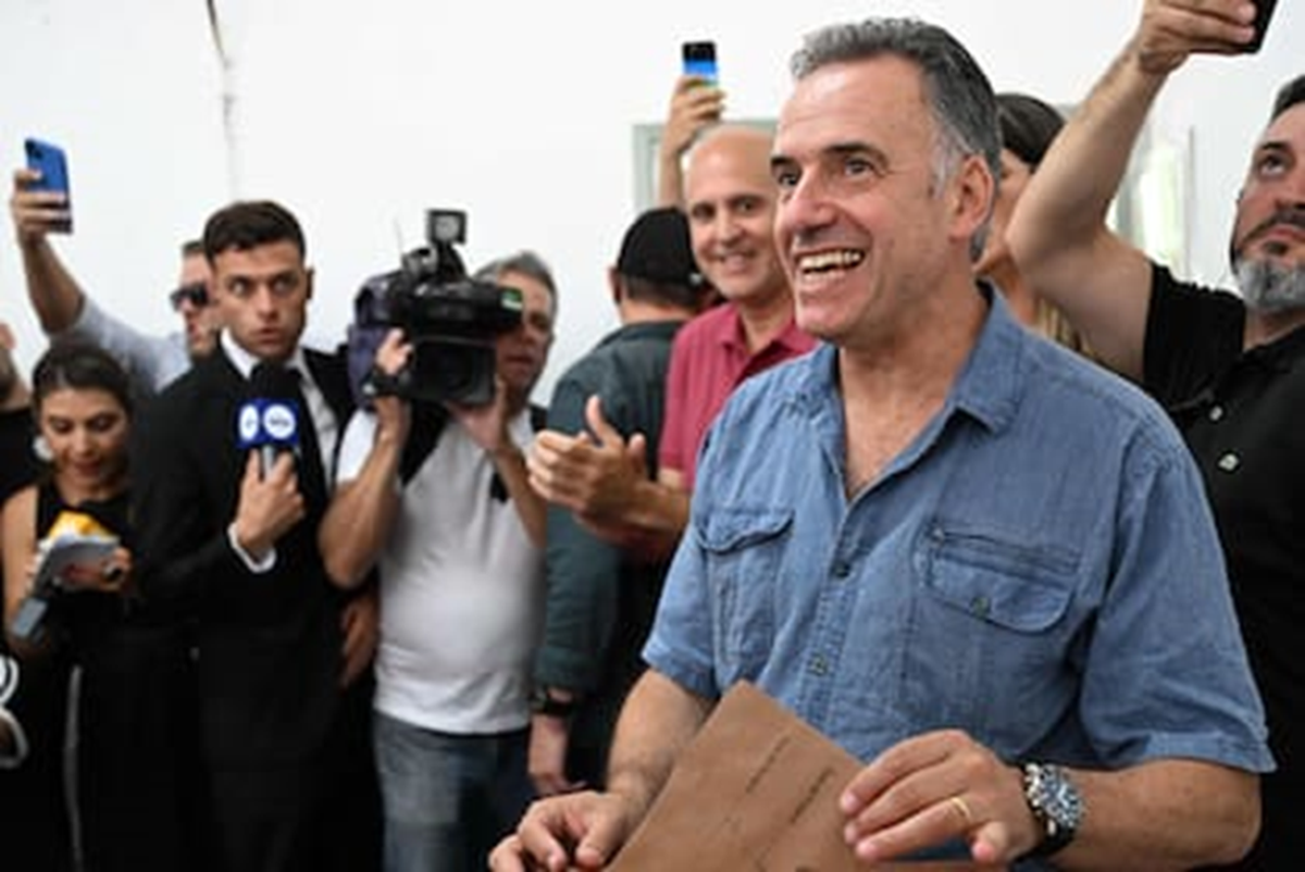 Yamandú Orsi, el Frente Amplio vuelve al gobierno en Uruguay Yamandú Orsi, el Frente Amplio vuelve al gobierno en Uruguay