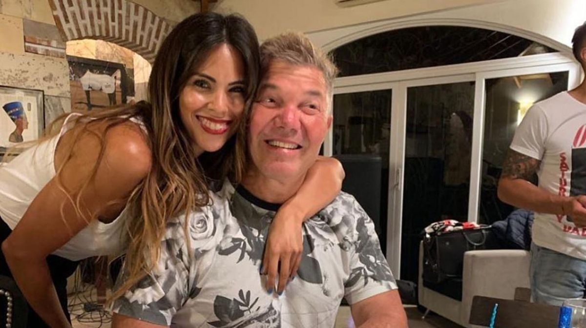 Fernando Burlando con su pareja, Barby Franco, con quien tuvo un hijo recientemente.