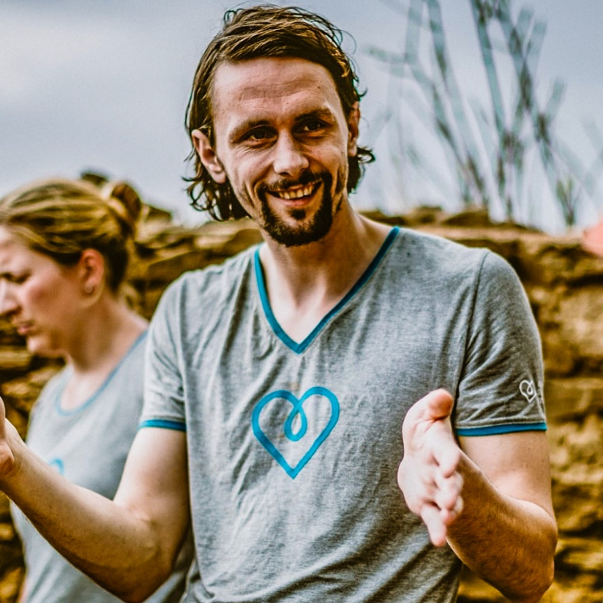 Felicidad. Por ayudar a los que menos tienen con el dinero que ganó en el fútbol. Felicidad. Por ayudar a los que menos tienen con el dinero que ganó en el fútbol.