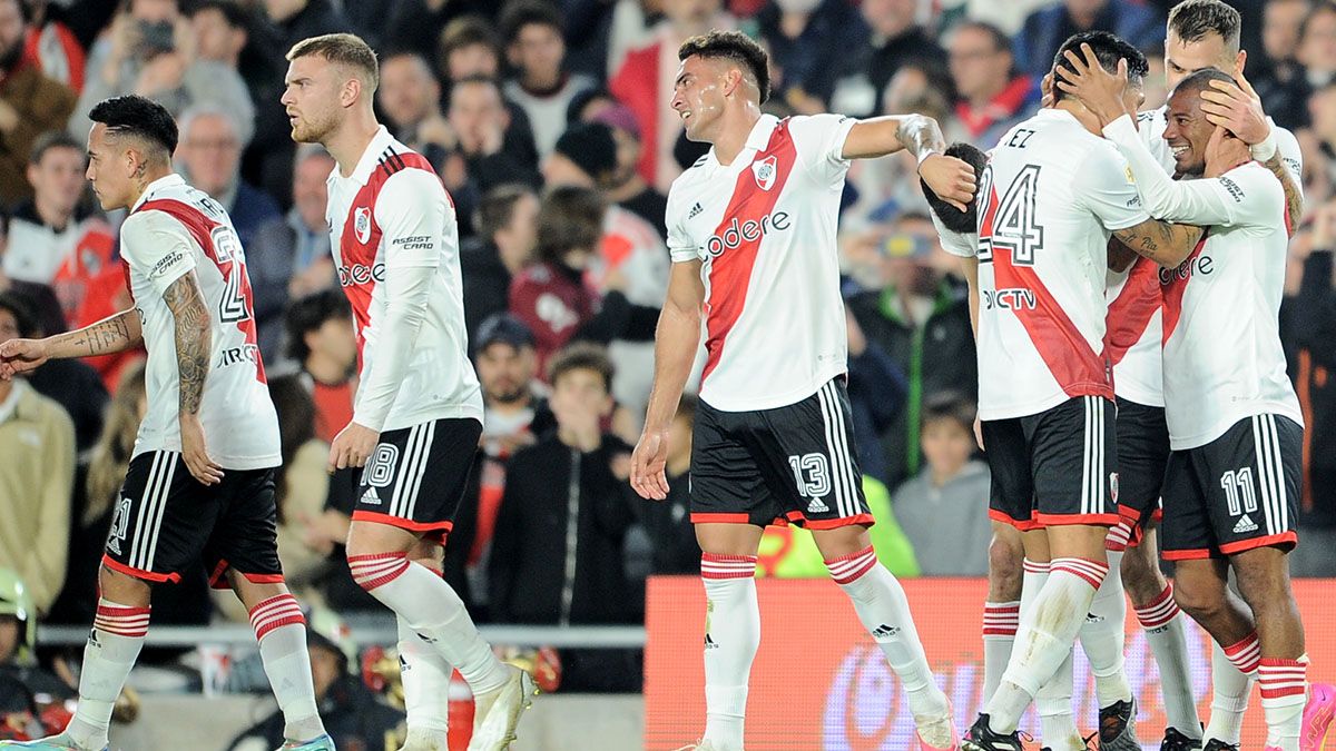 River sueña con el título tras ganarle a Colón 2-0 pero espera por lo que ocurrirá con Talleres de Córdoba. (Foto: Gentileza: Télam)