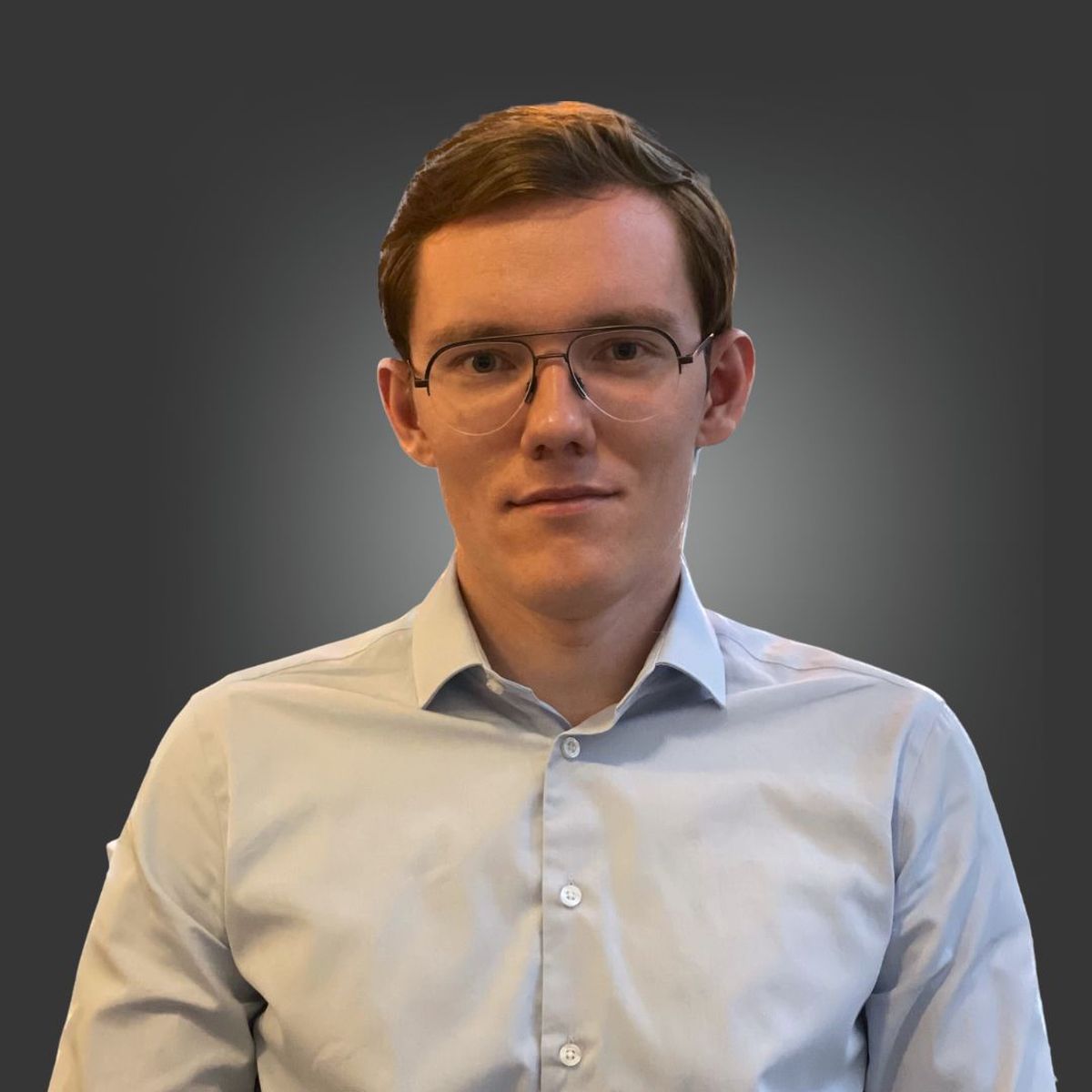 Doctor en Ciencias Políticas por la Universidad Centroeuropea, Kirill Shamiev es investigador visitante del programa Una Europa Más Amplia, del Consejo Europeo de Relaciones Exteriores, enfocado en las relaciones cívico-militares de Rusia y en la política y formulación de sus políticas internas. Doctor en Ciencias Políticas por la Universidad Centroeuropea, Kirill Shamiev es investigador visitante del programa Una Europa Más Amplia, del Consejo Europeo de Relaciones Exteriores, enfocado en las relaciones cívico-militares de Rusia y en la política y formulación de sus políticas internas.