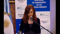 altText(En campaña: Cristina aumenta sueldos a las FFAA)}