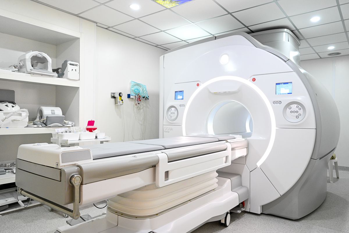  Este equipo, de la marca GE HealthCare, es el primero de su tipo que la compañía instala en Argentina. Este equipo, de la marca GE HealthCare, es el primero de su tipo que la compañía instala en Argentina.