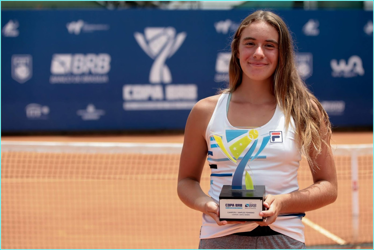 Gracias a esta histórica actuación, subirá 35 puestos en el ranking y duplicó sus ganancias de carrera. Entrena en la Rafa Nadal Academy y ya ganó tres torneos en 2025. Gracias a esta histórica actuación, subirá 35 puestos en el ranking y duplicó sus ganancias de carrera. Entrena en la Rafa Nadal Academy y ya ganó tres torneos en 2025.