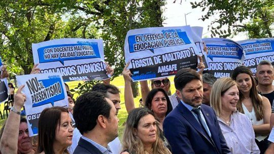 Año complicado para los docentes... y Maximiliano Pullaro. Año complicado para los docentes... y Maximiliano Pullaro.