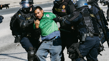 Brutalidad policial en Estados Unidos: Operativos del ICE arbitrarios y por