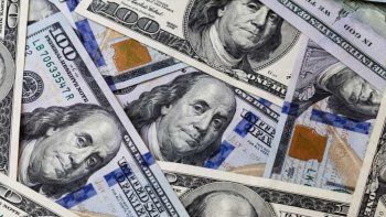 El dólar blue rompe el piso de los $1.400. El dólar blue rompe el piso de los $1.400.