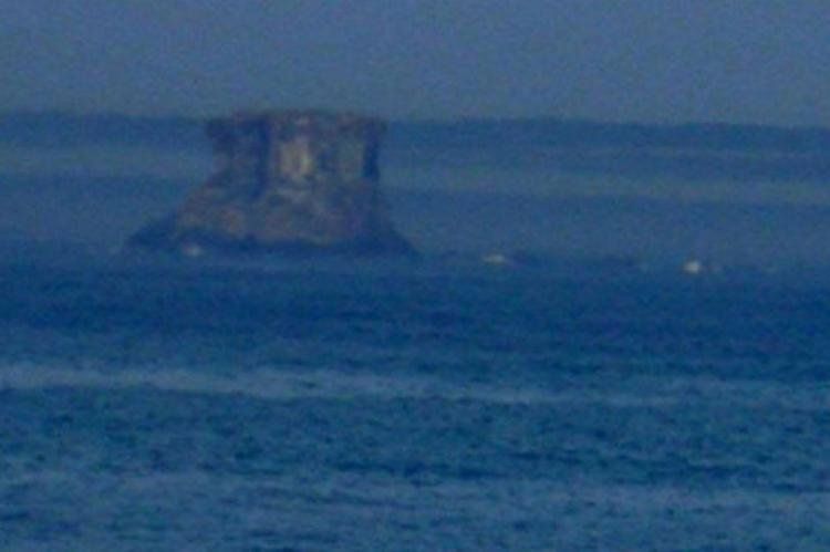Isla misteriosa en Praia da Vila, Brasil