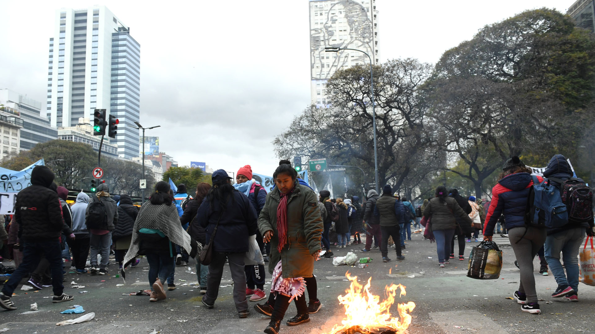 La Avenida 9 de Julio durante las manifestaciones de hoy (31/03) a la tarde.