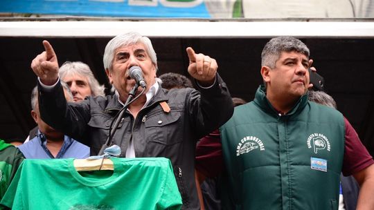 Hugo Moyano pidiendo defender a su hijo Pablo, cuestionado en la CGT en ese momento (más adelante, renunció). Hugo Moyano pidiendo defender a su hijo Pablo, cuestionado en la CGT en ese momento (más adelante, renunció).