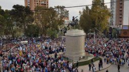 altText(2.000 personas en Neuquén, ¿está OK la campaña de Macri?)}