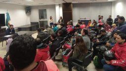 Nahuel Sotelo reunido con trabajadores de las Apps de delivery.