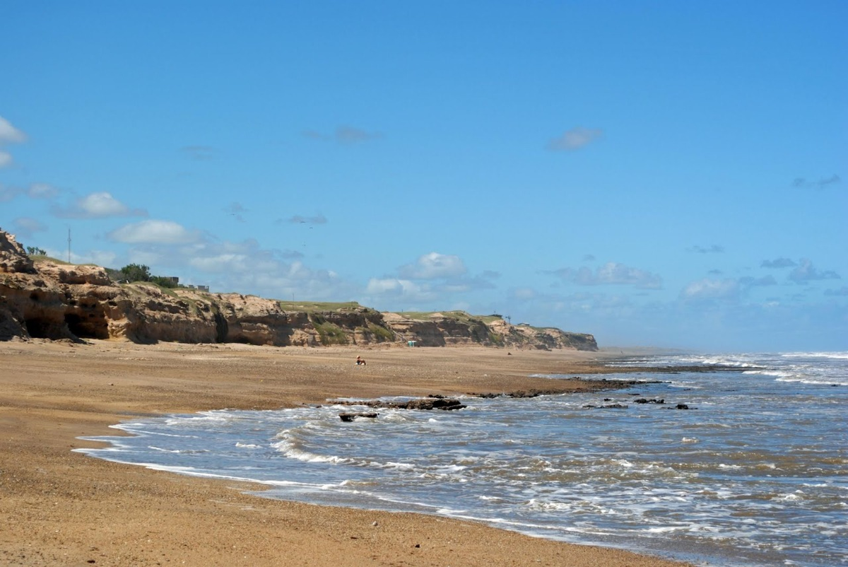 Una playa escondida muy cerca de Mar del Plata. Una playa escondida muy cerca de Mar del Plata.