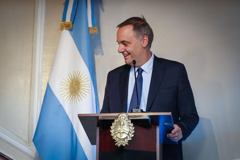 En el marco de la Argentina Week 2026, el Jefe de Gabinete, Manuel Adorni, participó el lunes de la recepción de bienvenida realizada en el Consulado General y Centro de Promoción de la República Argentina en Nueva York.
