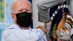 altText(Joe Biden recibe la 3era dosis contra el Covid-19)}