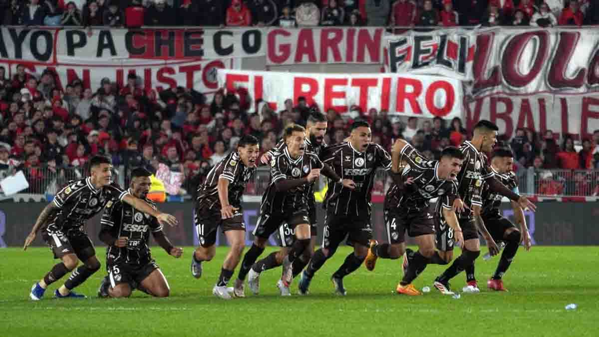 Boca y River quedaron afuera del Torneo Apertura luego de perder en sus encuentros de cuartos de final y cuatro equipos son los que buscarán la final. Imágenes del partido River y Platense. (Foto: Noticias Argentinas) Boca y River quedaron afuera del Torneo Apertura luego de perder en sus encuentros de cuartos de final y cuatro equipos son los que buscarán la final. Imágenes del partido River y Platense. (Foto: Noticias Argentinas)