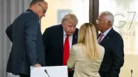 El presidente estadounidense Donald Trump conversa con la primera ministra italiana Giorgia Meloni durante un almuerzo de trabajo con líderes del G7 en Evian-les-Bains, Francia, el 16 de junio de 2026. El presidente estadounidense Donald Trump conversa con la primera ministra italiana Giorgia Meloni durante un almuerzo de trabajo con líderes del G7 en Evian-les-Bains, Francia, el 16 de junio de 2026.