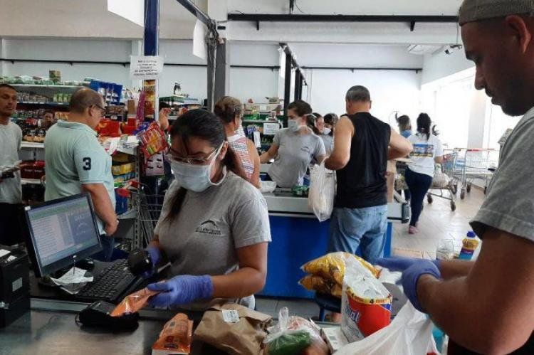 Comercio: se firmó el acuerdo que permite la rebaja salarial de un 25%  a unos 800.000 empleados