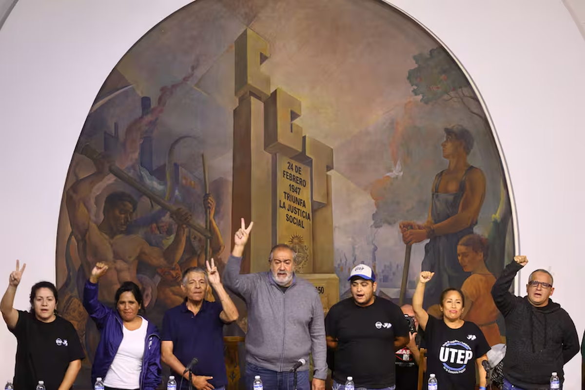 Crecen las internas cuando se acerca el recambio de autoridades en la CGT, previsto para octubre o noviembre de este año. Crecen las internas cuando se acerca el recambio de autoridades en la CGT, previsto para octubre o noviembre de este año.