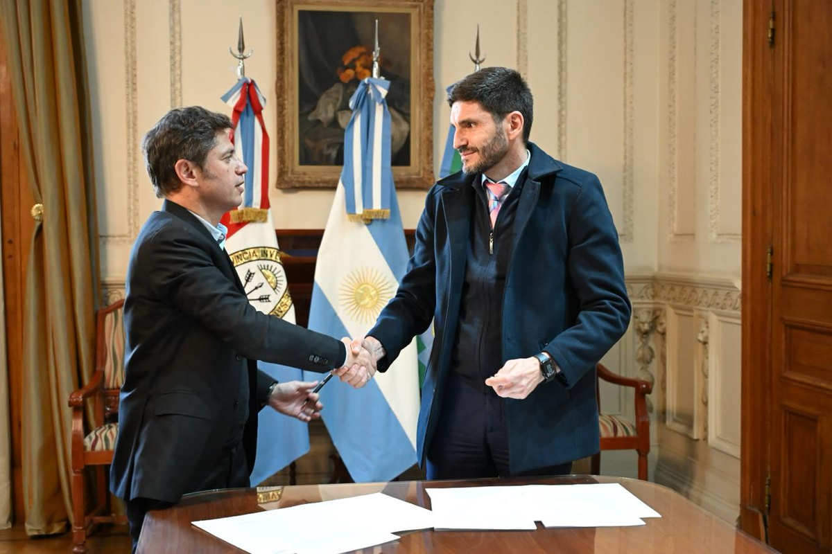 Axel Kicillof y Maximiliano Pullaro firmaron un convenio de colaboración entre Santa Fe y Buenos Aires. Axel Kicillof y Maximiliano Pullaro firmaron un convenio de colaboración entre Santa Fe y Buenos Aires.