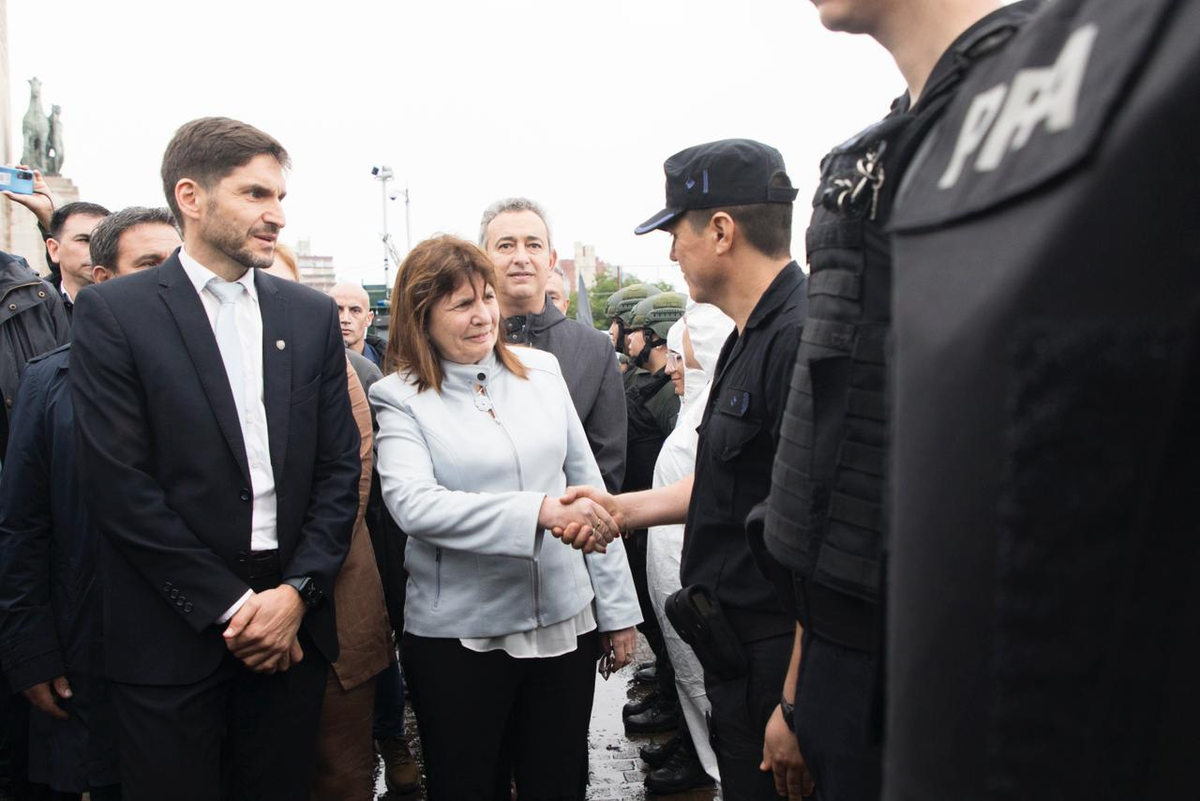 Fuerte respaldo de Javkin hacia Bullrich y Pullaro. Fuerte respaldo de Javkin hacia Bullrich y Pullaro.