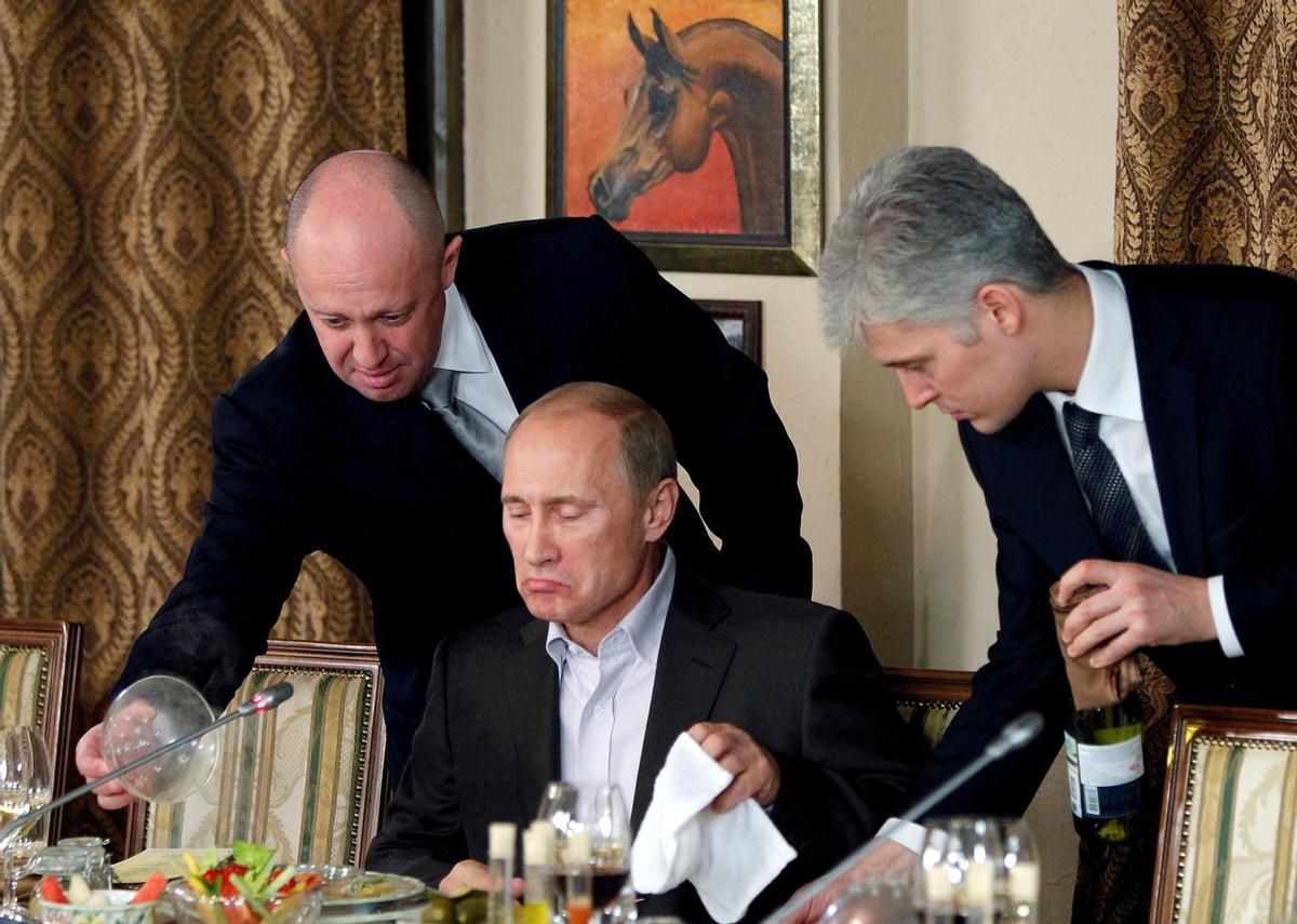 Prigozhin sirviendo la comida a Putin, en el comienzo, antes de Wagner PMC.