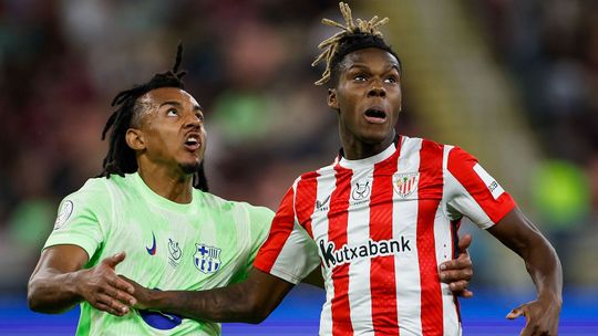 Barcelona y Athletic Club se enfrentan por la Supercopa de España. Barcelona y Athletic Club se enfrentan por la Supercopa de España.