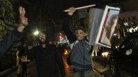 Un de los varios incidentes durante la noche frente al Congreso Un de los varios incidentes durante la noche frente al Congreso