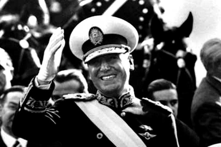 Teniente general Juan Domingo Perón, fundador del Movimiento Peronista y 3 veces Presidente de la Nación.
