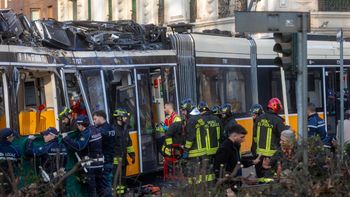 Descarriló un tranvía en Milán: Dejó 2 muertos y 38 heridos