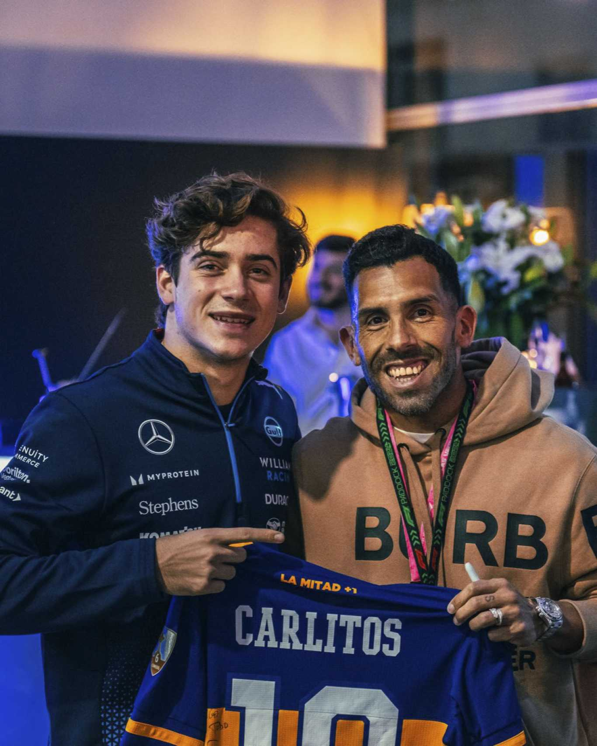 Carlos Tévez fue a visitar a Franco Colapinto en el Gran Premio de Las Vegas. Carlos Tévez fue a visitar a Franco Colapinto en el Gran Premio de Las Vegas.