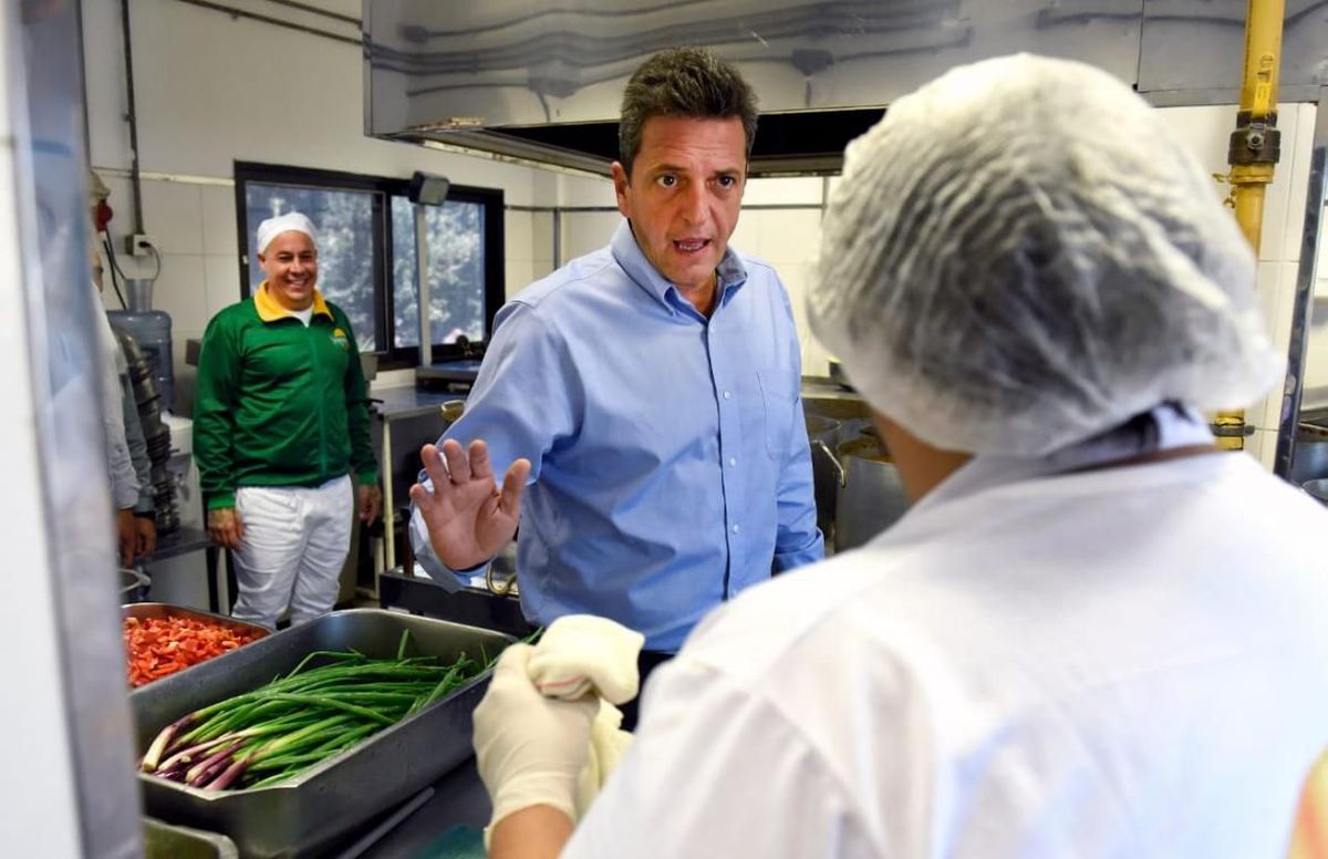 Sergio Massa, este martes (3/10) siguió con sus recorridas de campaña por comercios minoristas. Sergio Massa, este martes (3/10) siguió con sus recorridas de campaña por comercios minoristas.