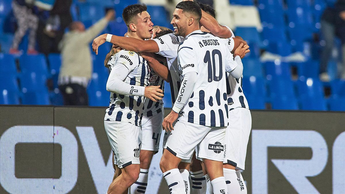RIVERNOPUDOCONTALLERESQUEDOAFUERAYBOCAEN8AVOSFOTO4.jpg