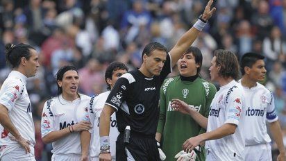 Huracán va por Vélez y el antecedente Gabriel Brazenas sobrevuela Liniers