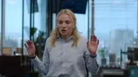 Un golpe violento cambia todo en esta intensa miniserie. Un golpe violento cambia todo en esta intensa miniserie.