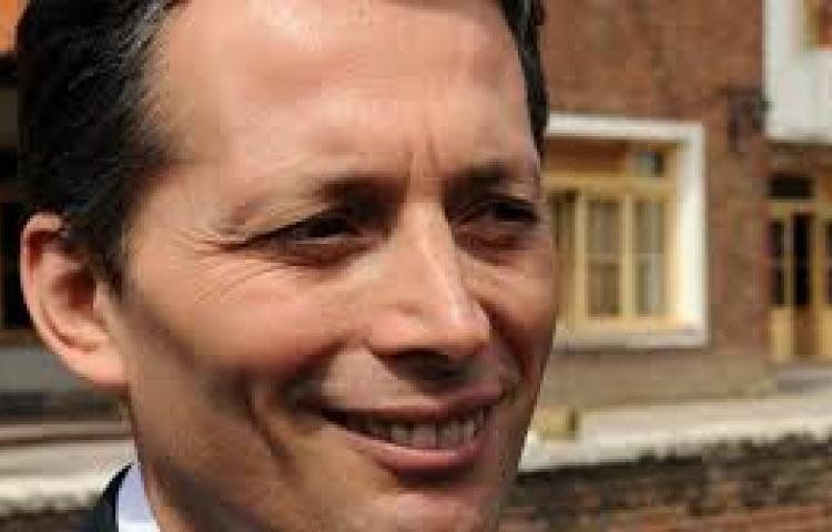 fernando_gray.jpg