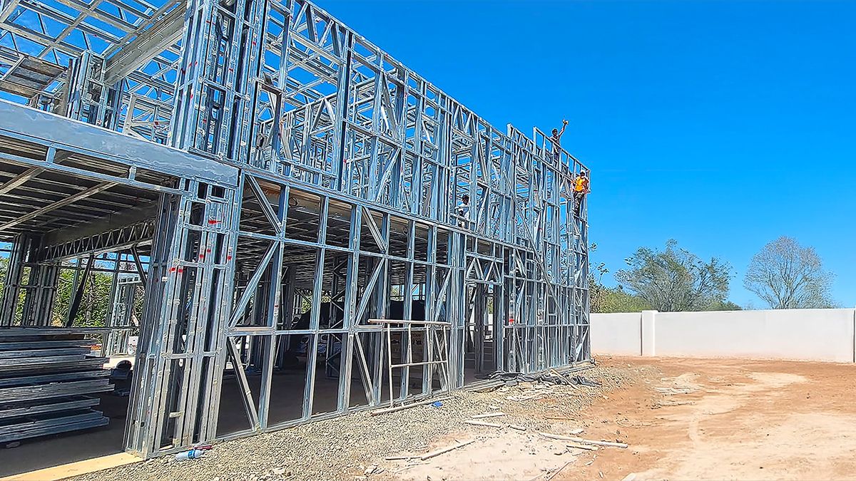 El acero plantea la necesidad de optimizar tiempos y costos en la construcción de una casa en la actualidad. El acero plantea la necesidad de optimizar tiempos y costos en la construcción de una casa en la actualidad.