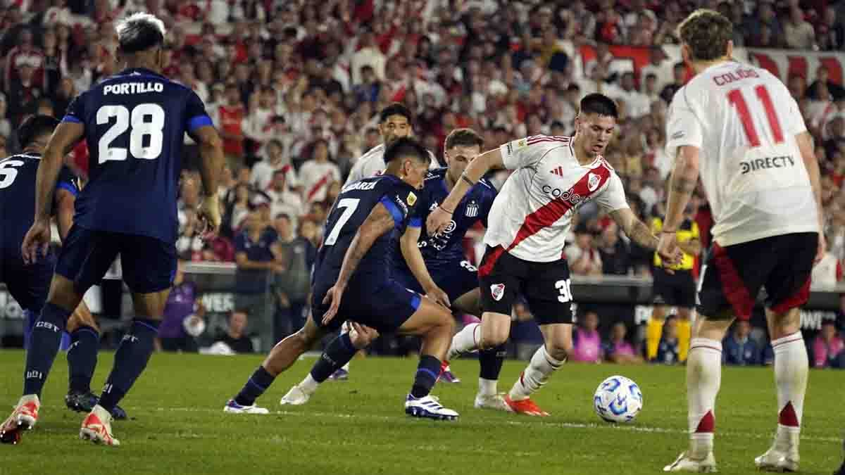 River Plate y Talleres de Córdoba están envueltos en dudas de cara a la disputa de la 13era fecha del Torneo Apertura, Marcelo Gallardo no encuentra el rumbo. River Plate y Talleres de Córdoba están envueltos en dudas de cara a la disputa de la 13era fecha del Torneo Apertura, Marcelo Gallardo no encuentra el rumbo.