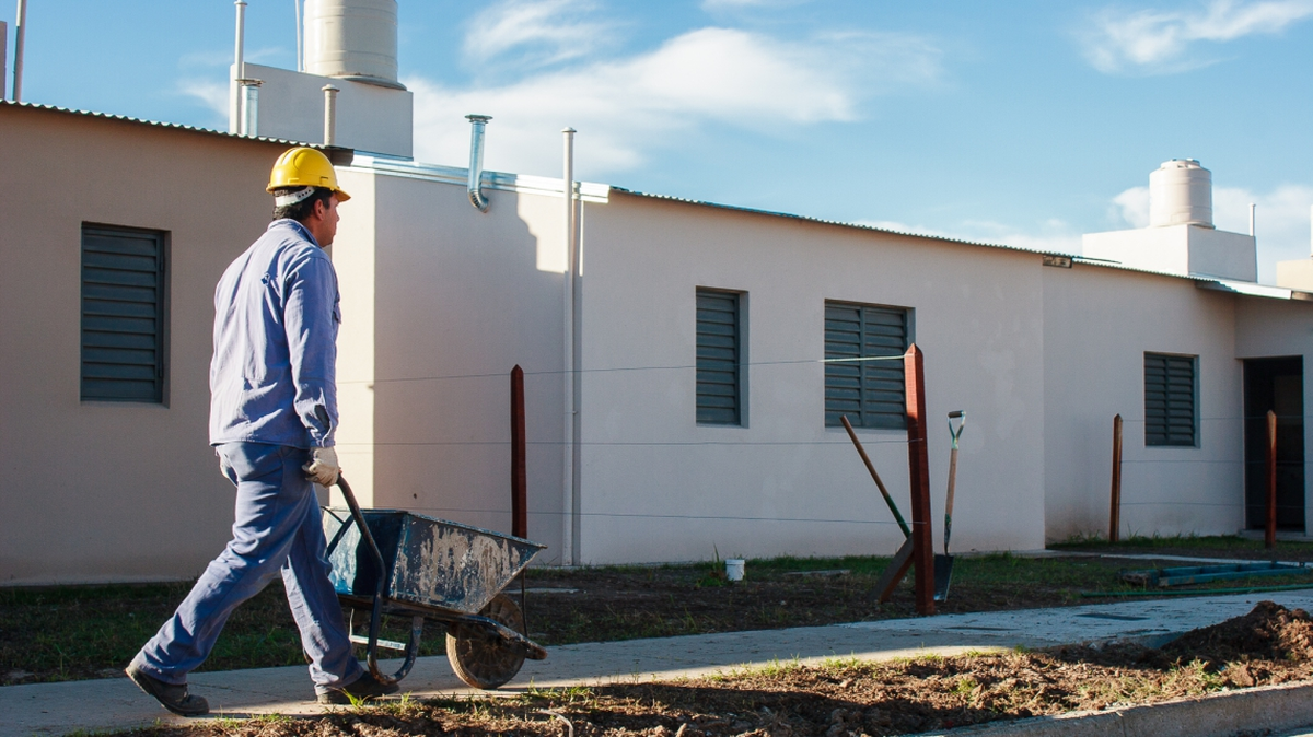 La construcción y la industria manufacturera continúan liderando el podio de los sectores que más empleos pierden. La construcción y la industria manufacturera continúan liderando el podio de los sectores que más empleos pierden. 