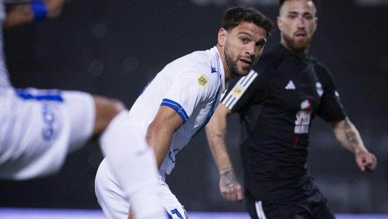 Riestra 2 - Vélez 2: en un partido de pelotas paradas, el líder y el escolta no se sacaron diferencias