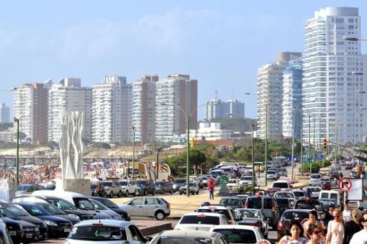 Fernando Massa, presidente del Centro de Hoteles de Punta del Este opinó que es una interrogante lo que pueda suceder en el verano y que obviamente no estamos en la situación ideal. Massa señaló que la expectativa es a la baja para la próxima tempor