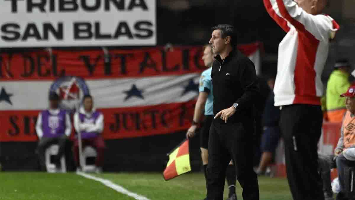 Nicolás Diez, DT de Argentinos Juniors, le bajó el precio a la victoria de San Lorenzo en los penales y lo calificó de “equipo chico…”. (Foto: Gentileza: Diario Deportivo Olé) Nicolás Diez, DT de Argentinos Juniors, le bajó el precio a la victoria de San Lorenzo en los penales y lo calificó de “equipo chico…”. (Foto: Gentileza: Diario Deportivo Olé)