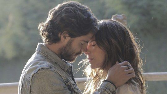 Kate del Castillo y Maxi Iglesias dominan esta miniserie a la perfección. Kate del Castillo y Maxi Iglesias dominan esta miniserie a la perfección.