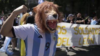 Los seguidores de Javier Milei piden que el ajuste lo pague la casta. Los seguidores de Javier Milei piden que el ajuste lo pague la casta.