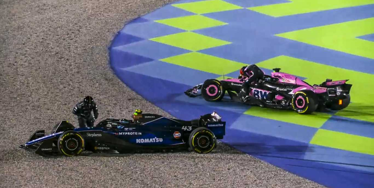 El piloto argentino Franco Colapinto (Williams Racing) chocó con Esteban Ocon (Alpine) en la primera curva tras la largada de la penúltima carrera de la temporada 2024 en el Circuito Internacional Losail del Gran Premio de Qatar, y quedó fuera de competencia. El piloto argentino Franco Colapinto (Williams Racing) chocó con Esteban Ocon (Alpine) en la primera curva tras la largada de la penúltima carrera de la temporada 2024 en el Circuito Internacional Losail del Gran Premio de Qatar, y quedó fuera de competencia.
