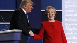 altText(Hillary Clinton no se rinde; Trump, listo para volver a ganar)}