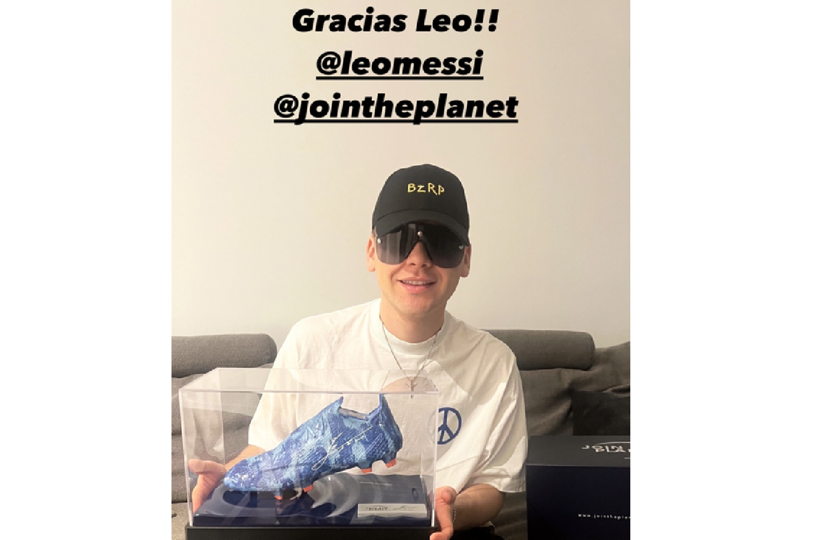 Bizarrap mostró en redes sociales el valioso regalo que le hizo Lionel Messi. (Foto: Instagram @bizarrap) Bizarrap mostró en redes sociales el valioso regalo que le hizo Lionel Messi. (Foto: Instagram @bizarrap)