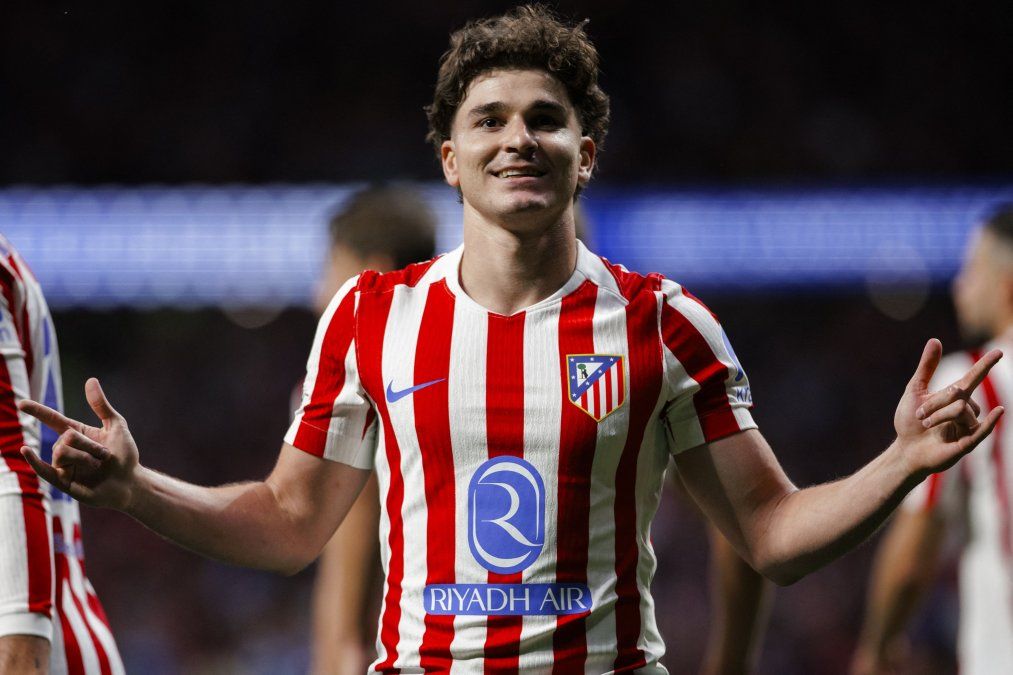 Julián Álvarez aparece ahora en el radar del Real Madrid, que consultó por el delantero argentino tras la reelección de Florentino Pérez.