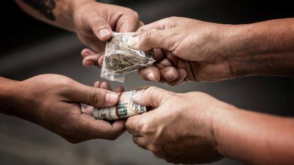 Rosario: Venta de drogas a metros de la Policía Federal